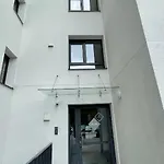 Ozo Flat